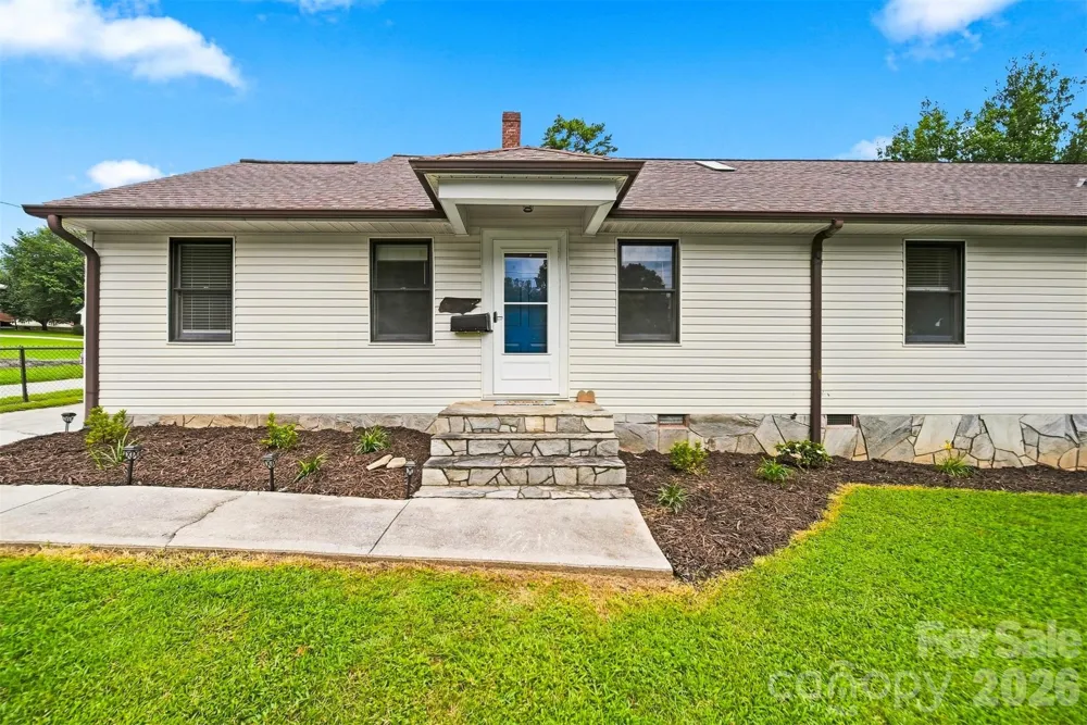 512 Garrou Avenue SE Valdese, NC 28690
