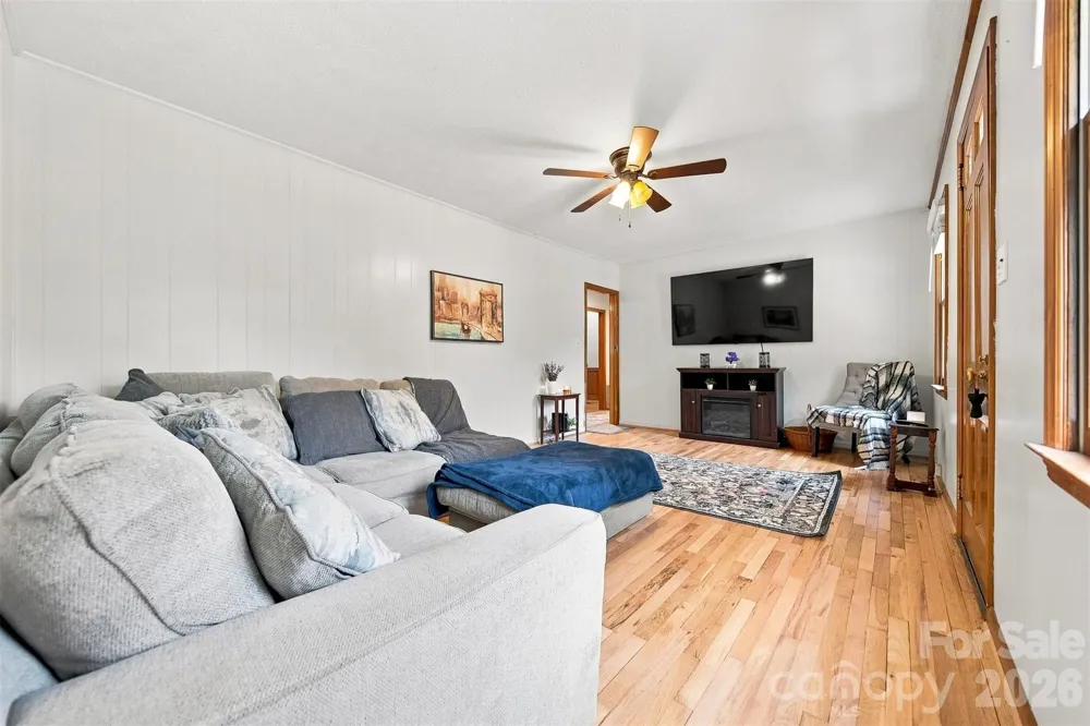 512 Garrou Avenue SE Valdese, NC 28690