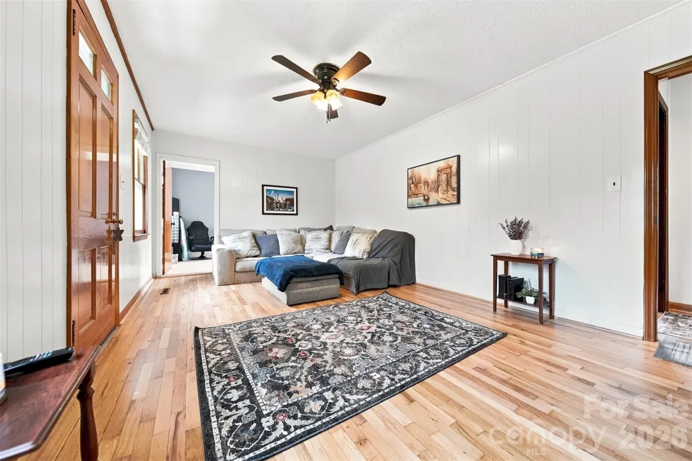 512 Garrou Avenue SE Valdese, NC 28690