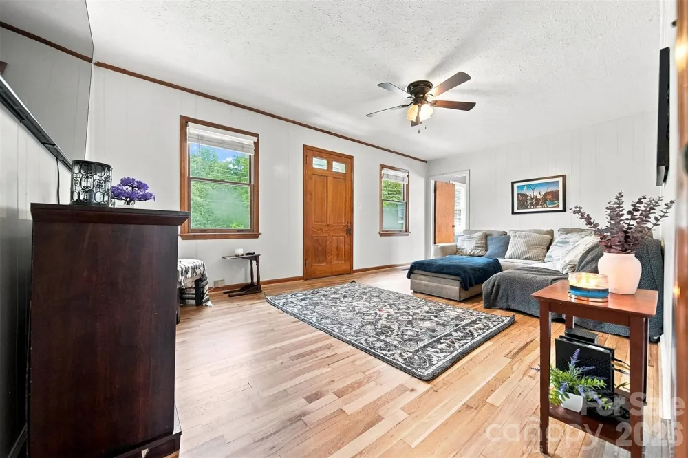 512 Garrou Avenue SE Valdese, NC 28690