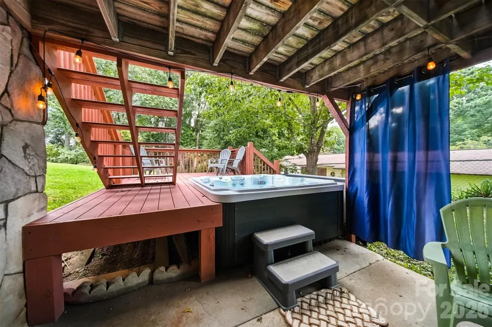 512 Garrou Avenue SE Valdese, NC 28690