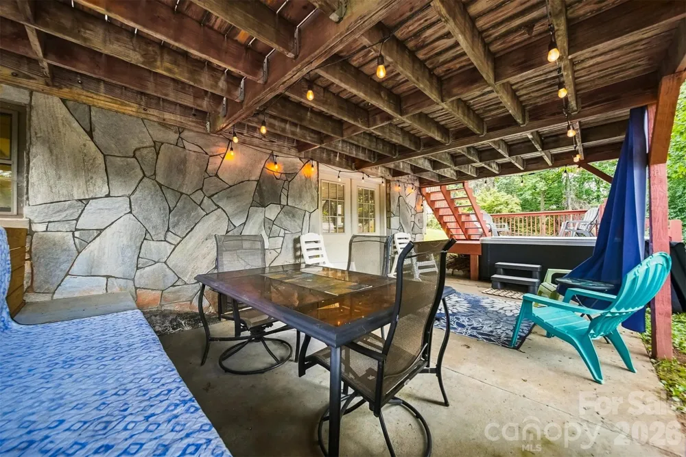 512 Garrou Avenue SE Valdese, NC 28690