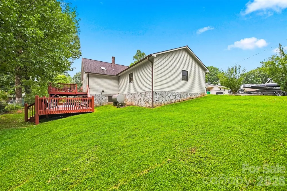 512 Garrou Avenue SE Valdese, NC 28690