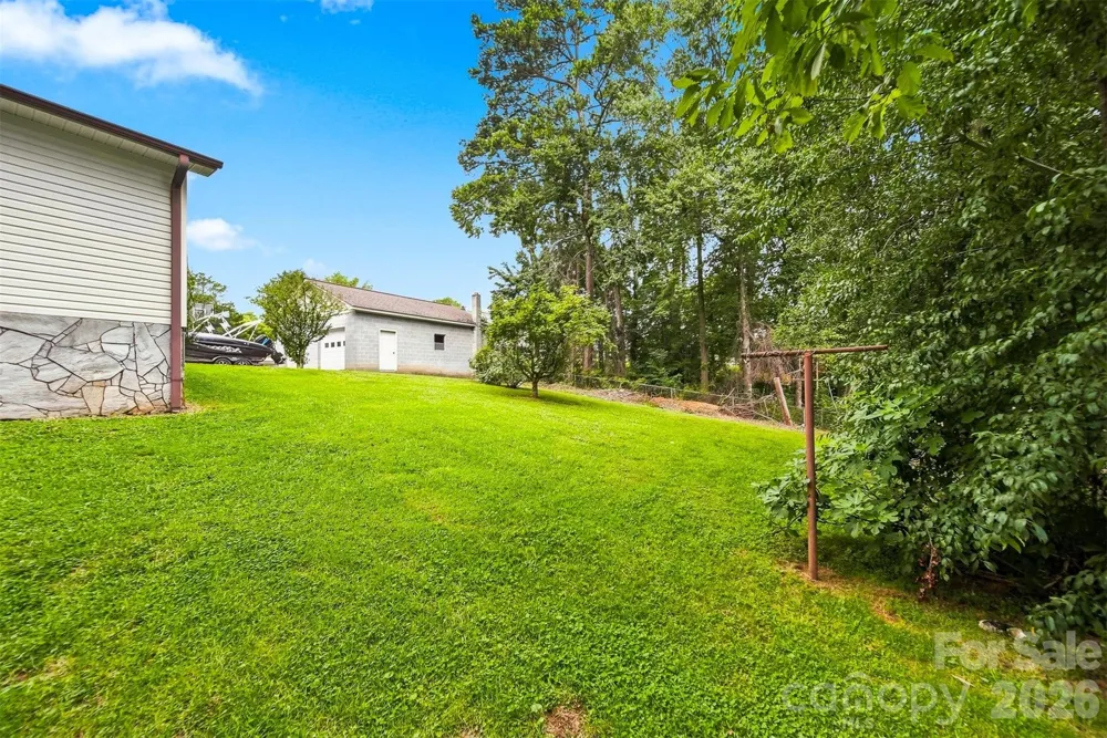 512 Garrou Avenue SE Valdese, NC 28690