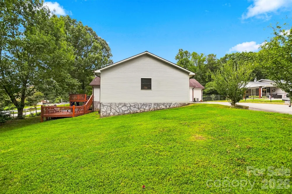 512 Garrou Avenue SE Valdese, NC 28690