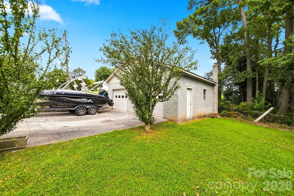 512 Garrou Avenue SE Valdese, NC 28690