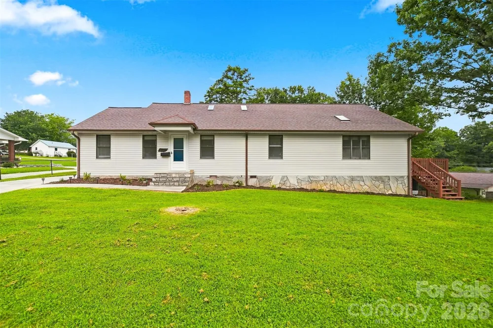 512 Garrou Avenue SE Valdese, NC 28690