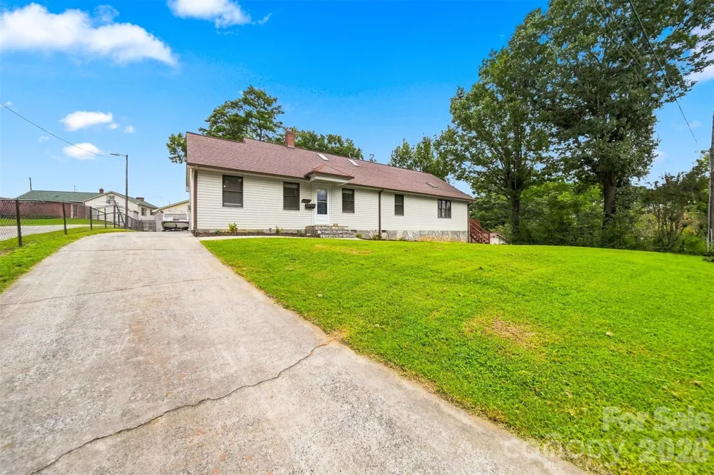 512 Garrou Avenue SE Valdese, NC 28690