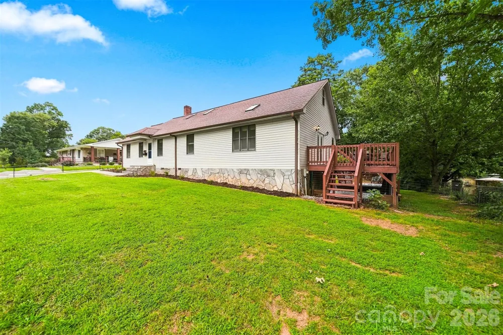 512 Garrou Avenue SE Valdese, NC 28690