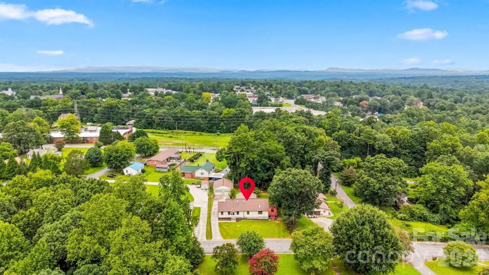512 Garrou Avenue SE Valdese, NC 28690