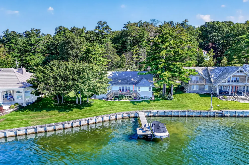 817 E Lake Road Pentwater, MI 49449