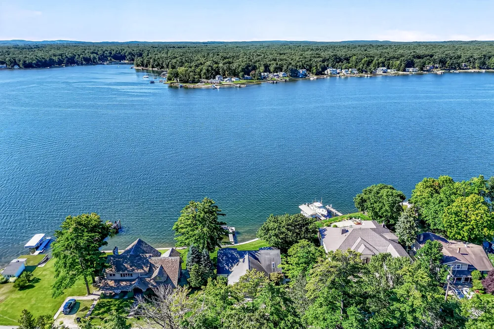 817 E Lake Road Pentwater, MI 49449