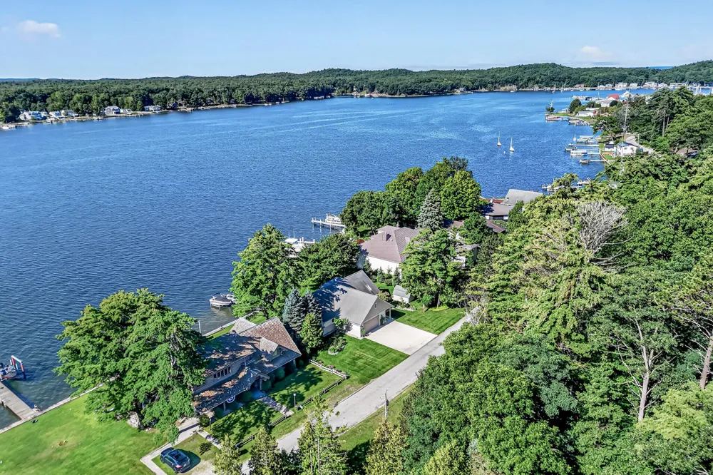 817 E Lake Road Pentwater, MI 49449