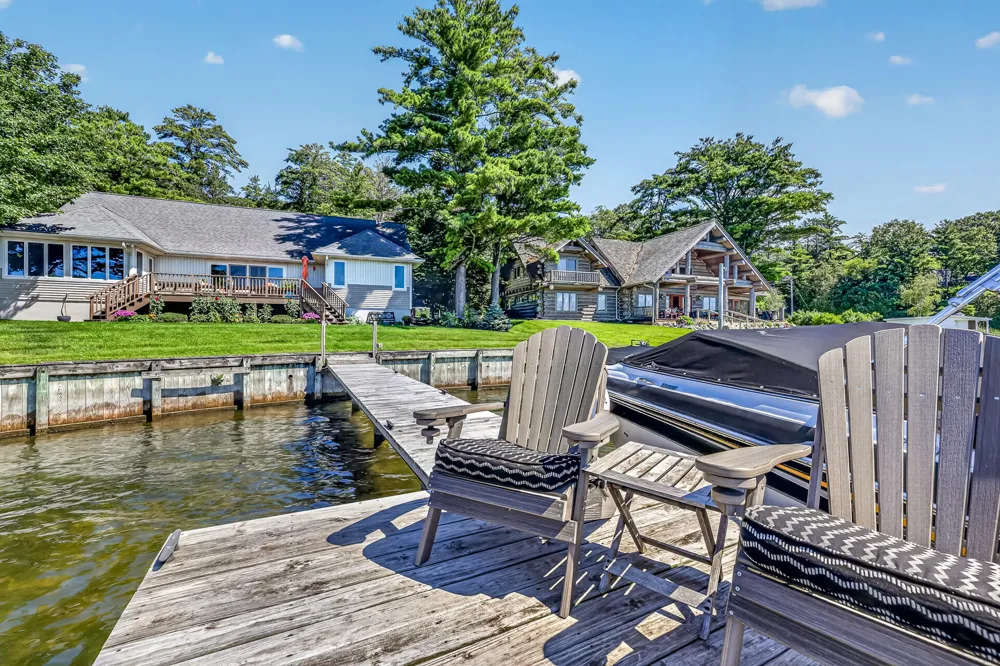 817 E Lake Road Pentwater, MI 49449