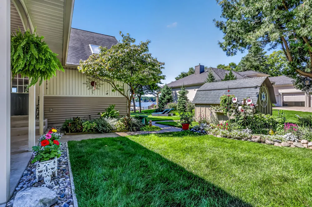 817 E Lake Road Pentwater, MI 49449