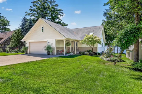 817 E Lake Road