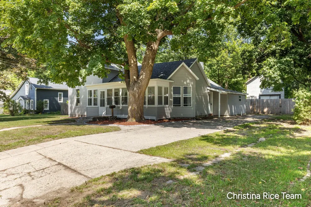 412 W Montcalm Street Greenville, MI 48838