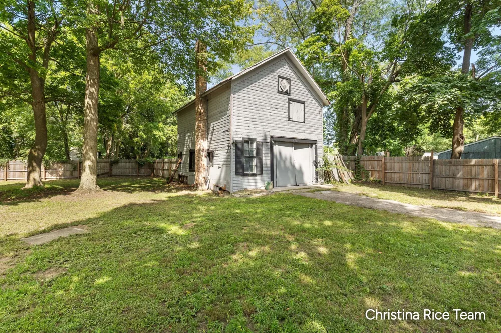 412 W Montcalm Street Greenville, MI 48838