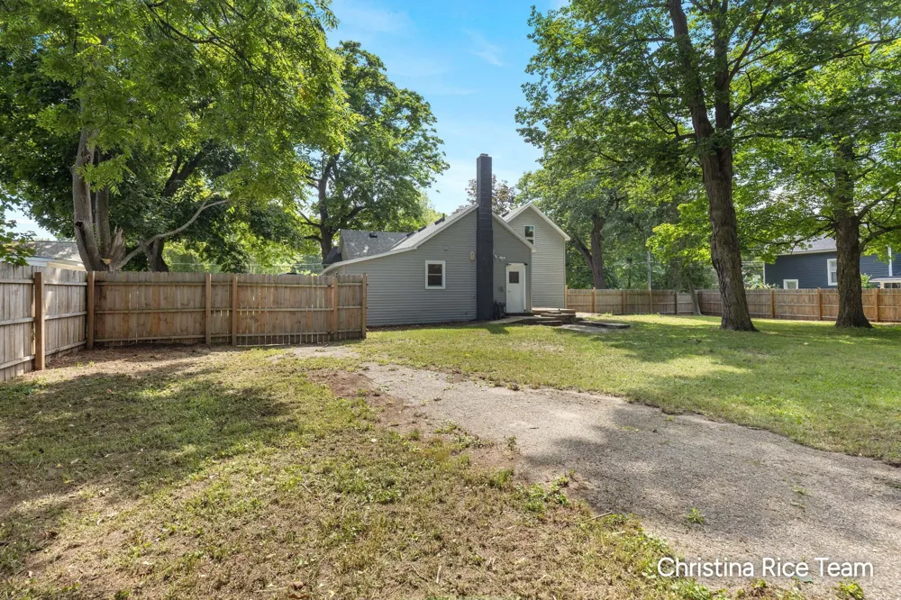 412 W Montcalm Street Greenville, MI 48838