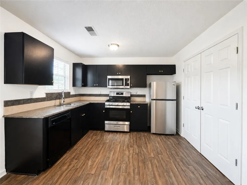 2490 Rambling Way Lithonia, GA 30058