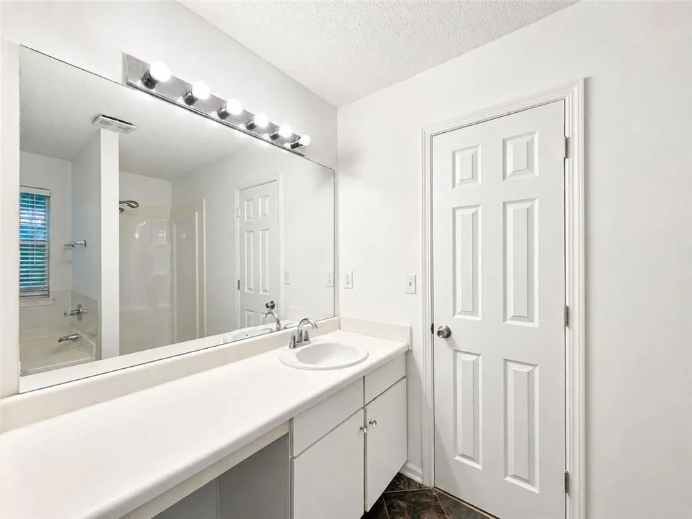 2490 Rambling Way Lithonia, GA 30058