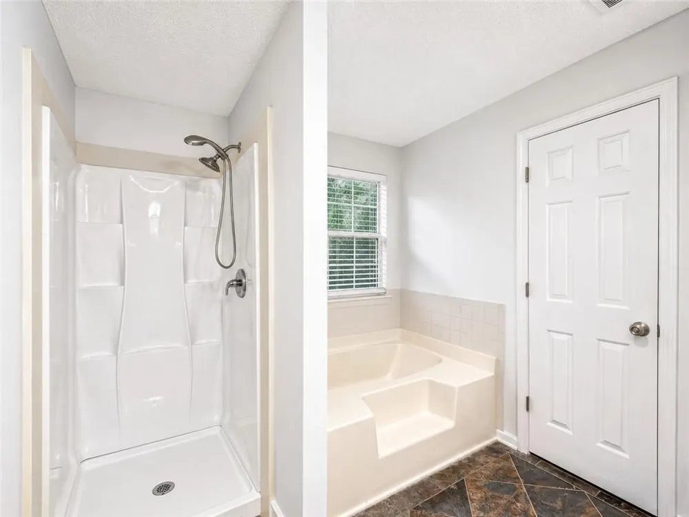 2490 Rambling Way Lithonia, GA 30058
