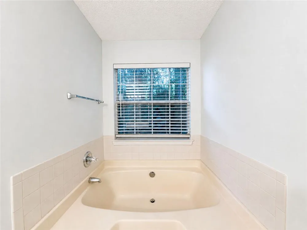 2490 Rambling Way Lithonia, GA 30058