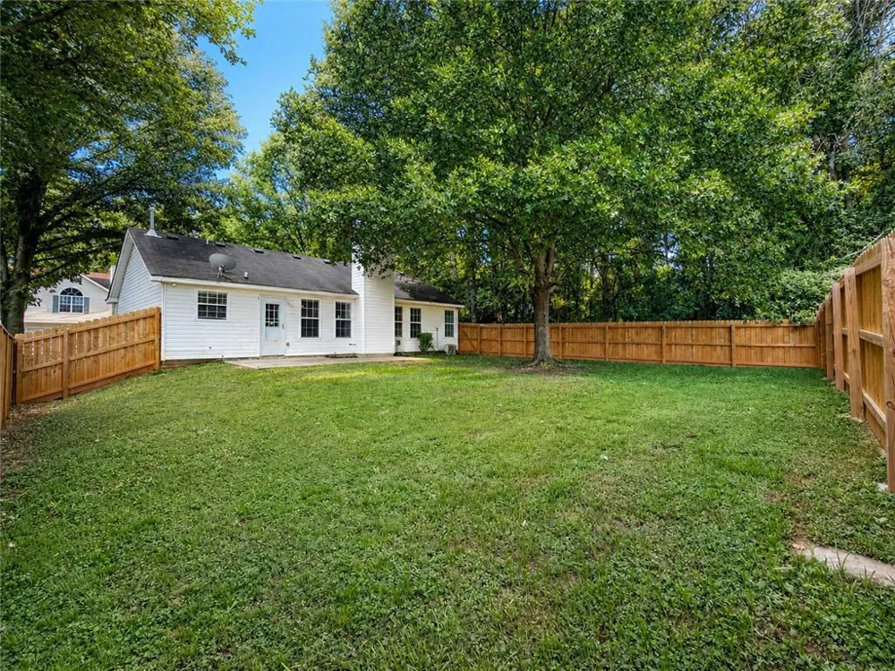 2490 Rambling Way Lithonia, GA 30058