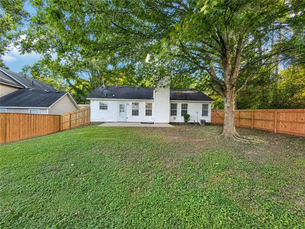 2490 Rambling Way Lithonia, GA 30058