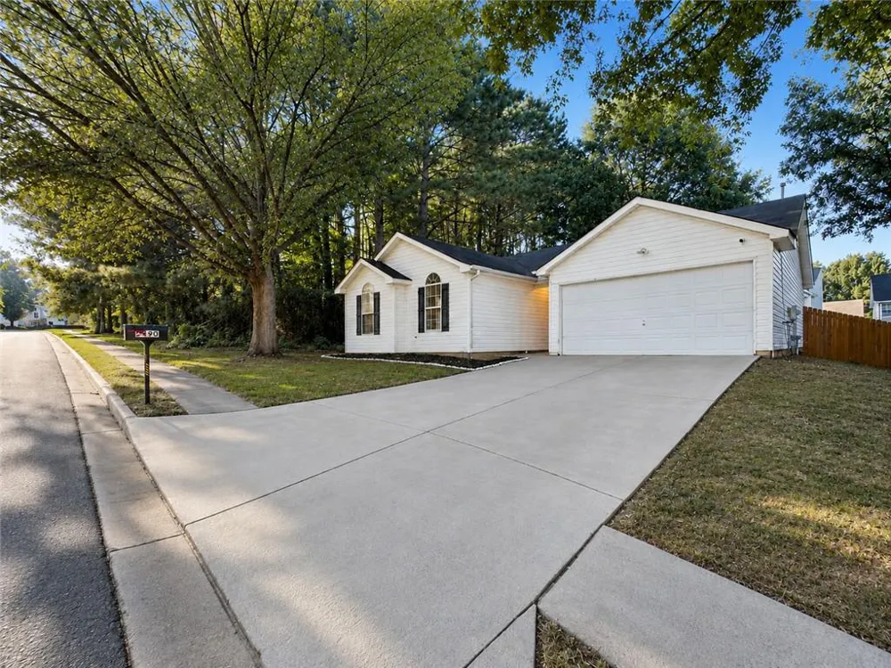 2490 Rambling Way Lithonia, GA 30058