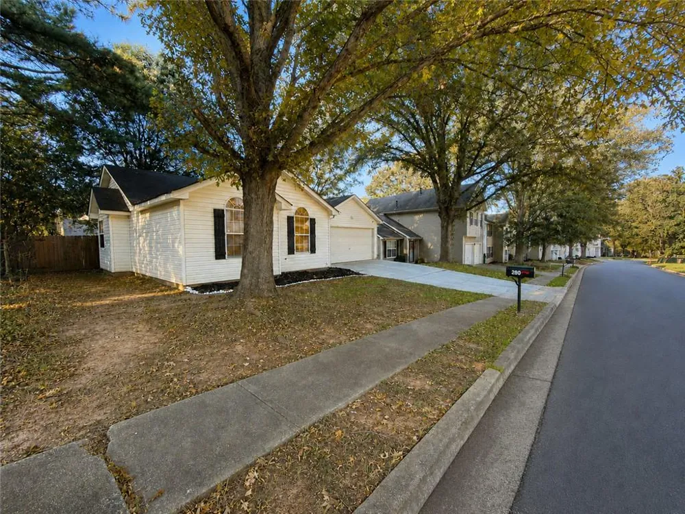 2490 Rambling Way Lithonia, GA 30058