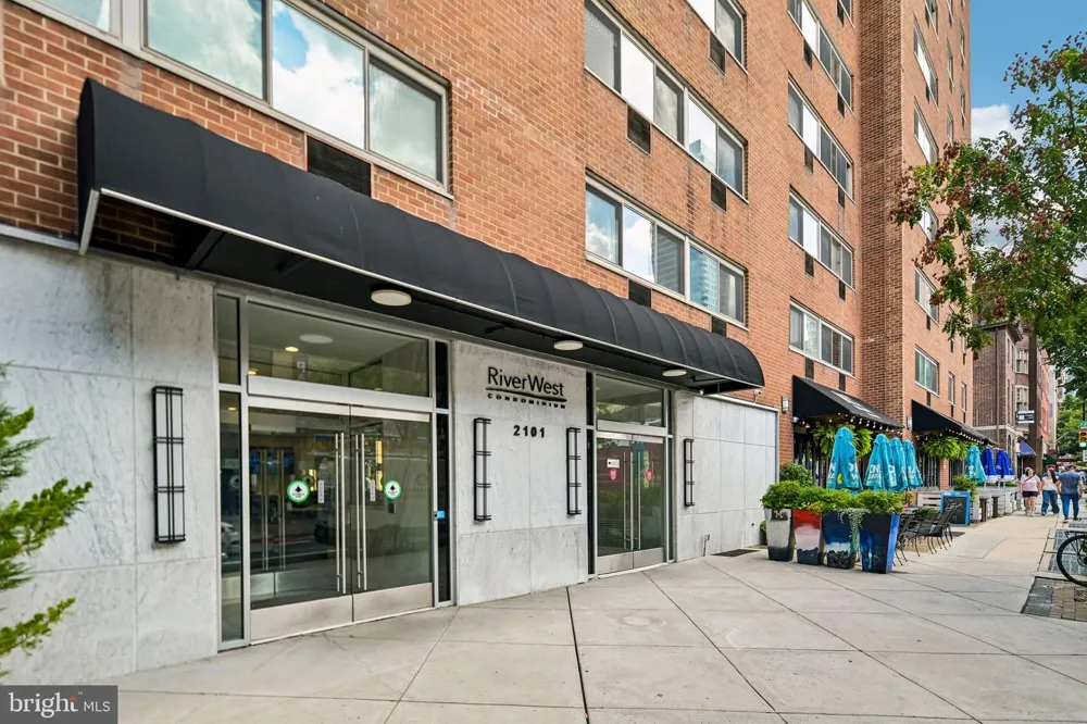 2101 CHESTNUT STREET #817 Philadelphia, PA 19103