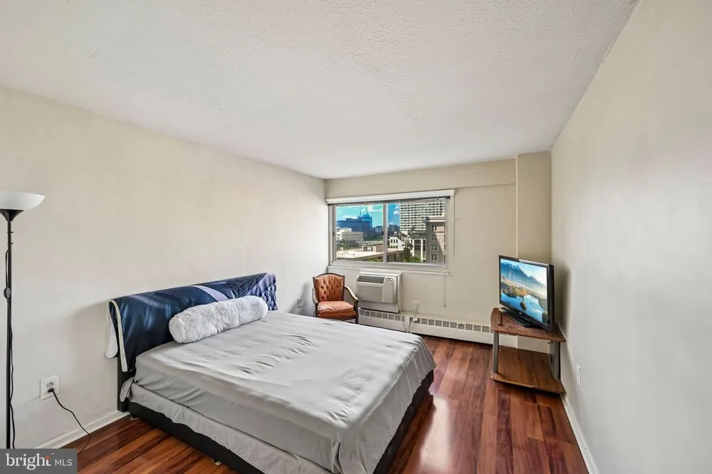 2101 CHESTNUT STREET #817 Philadelphia, PA 19103