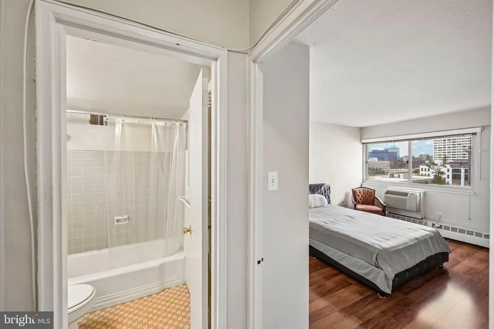 2101 CHESTNUT STREET #817 Philadelphia, PA 19103
