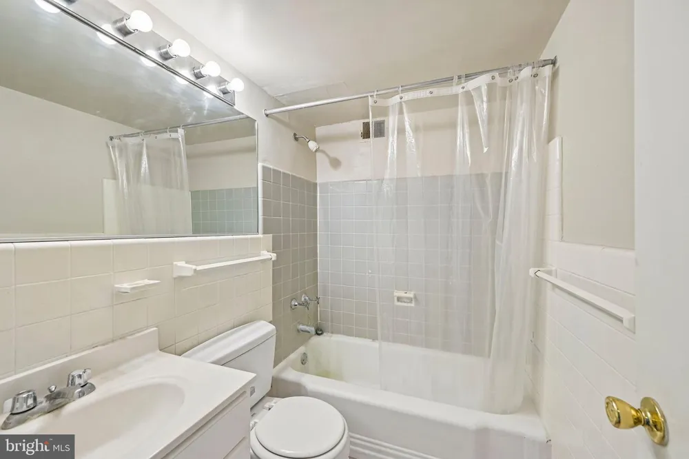 2101 CHESTNUT STREET #817 Philadelphia, PA 19103