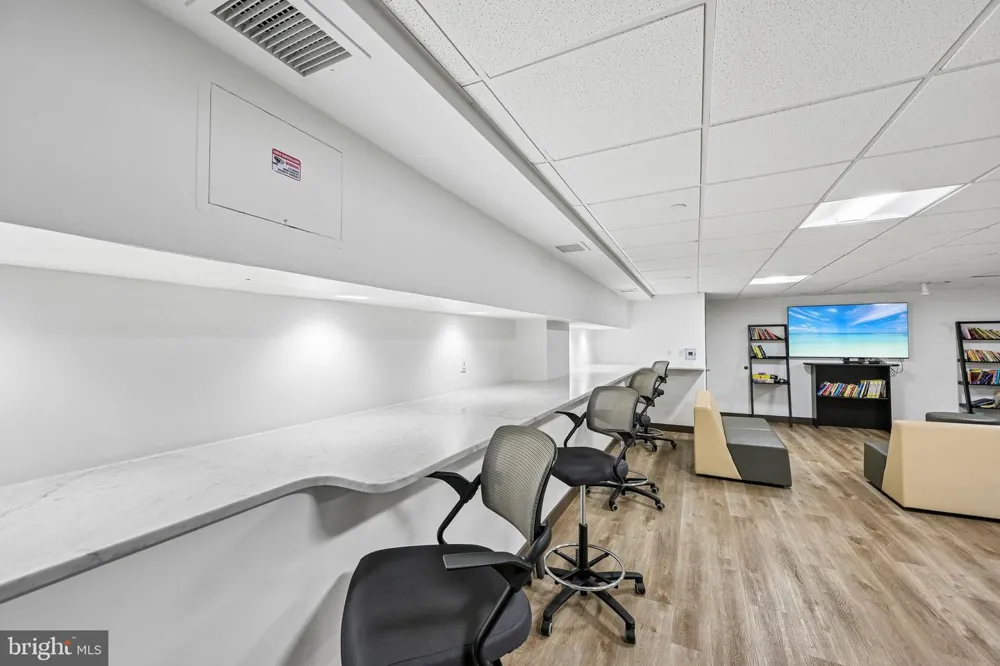 2101 CHESTNUT STREET #817 Philadelphia, PA 19103
