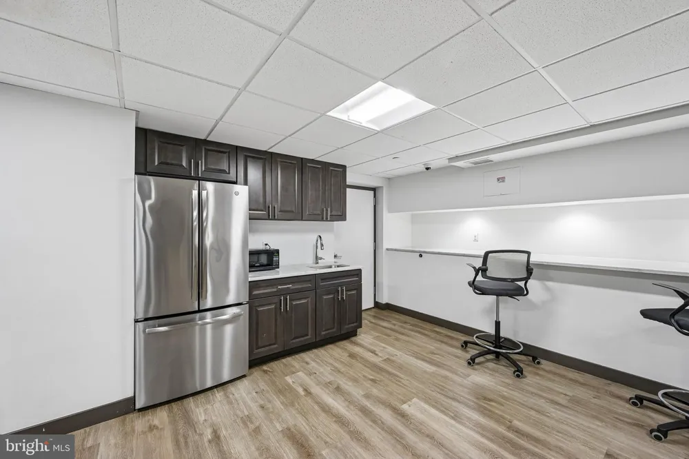 2101 CHESTNUT STREET #817 Philadelphia, PA 19103