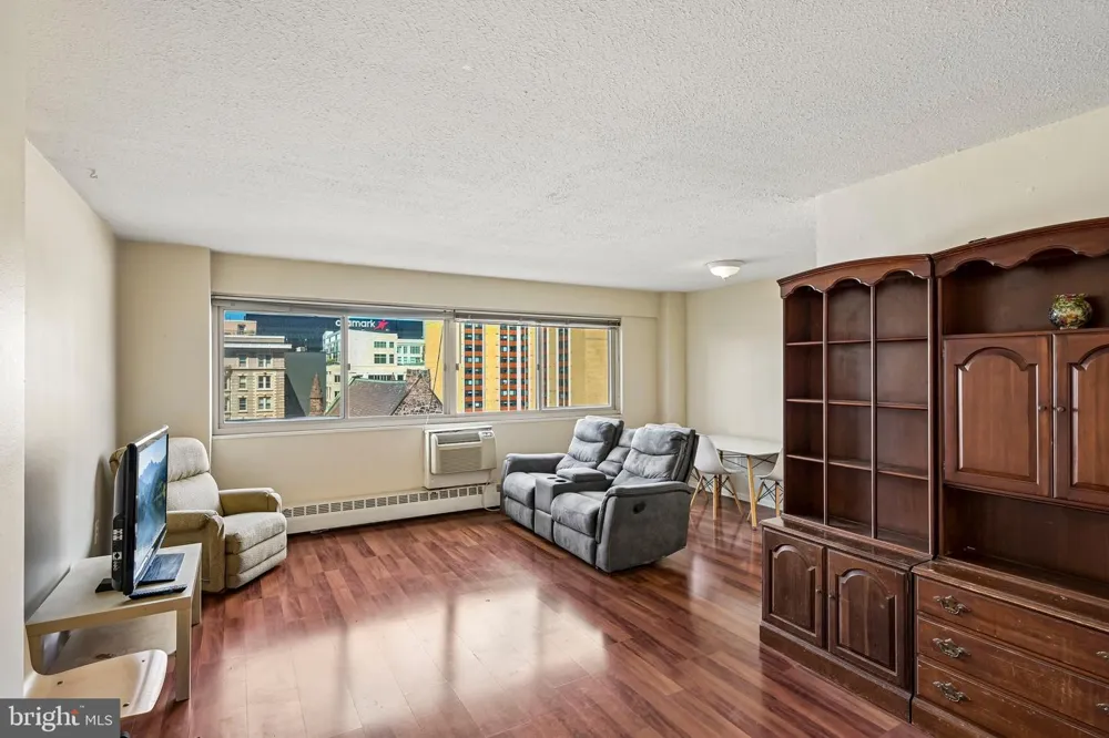 2101 CHESTNUT STREET #817 Philadelphia, PA 19103