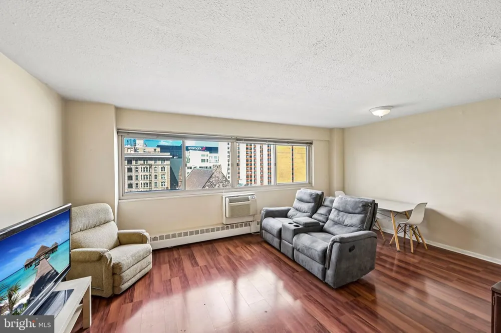 2101 CHESTNUT STREET #817 Philadelphia, PA 19103