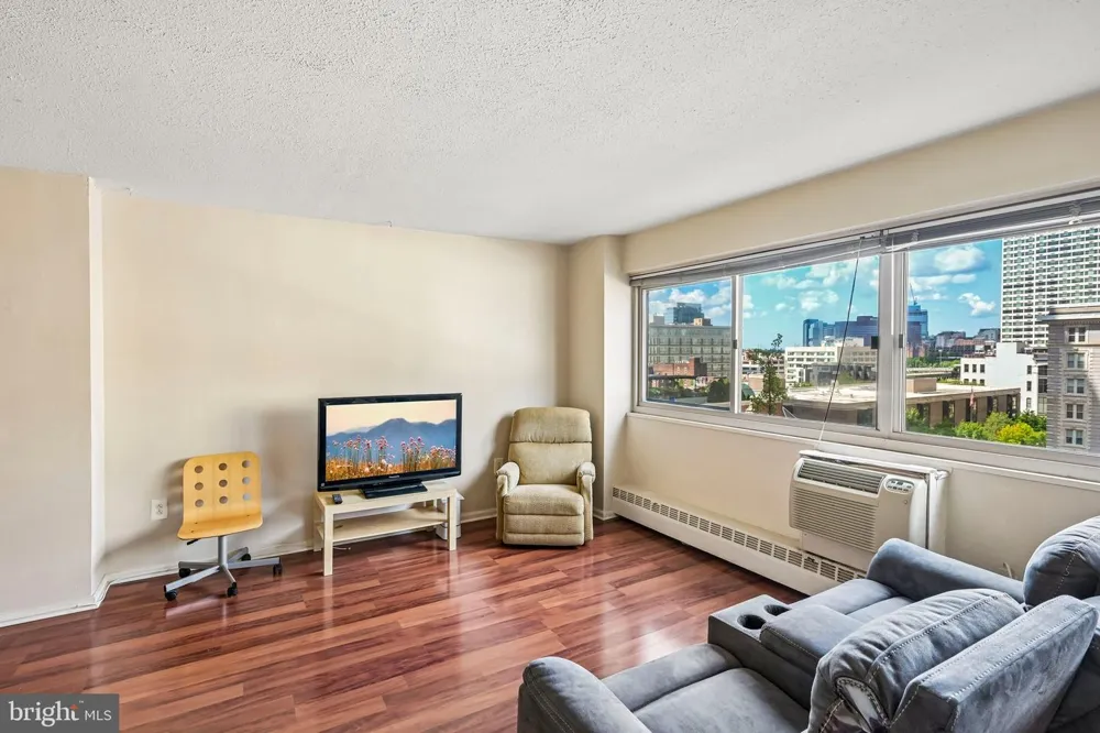 2101 CHESTNUT STREET #817 Philadelphia, PA 19103