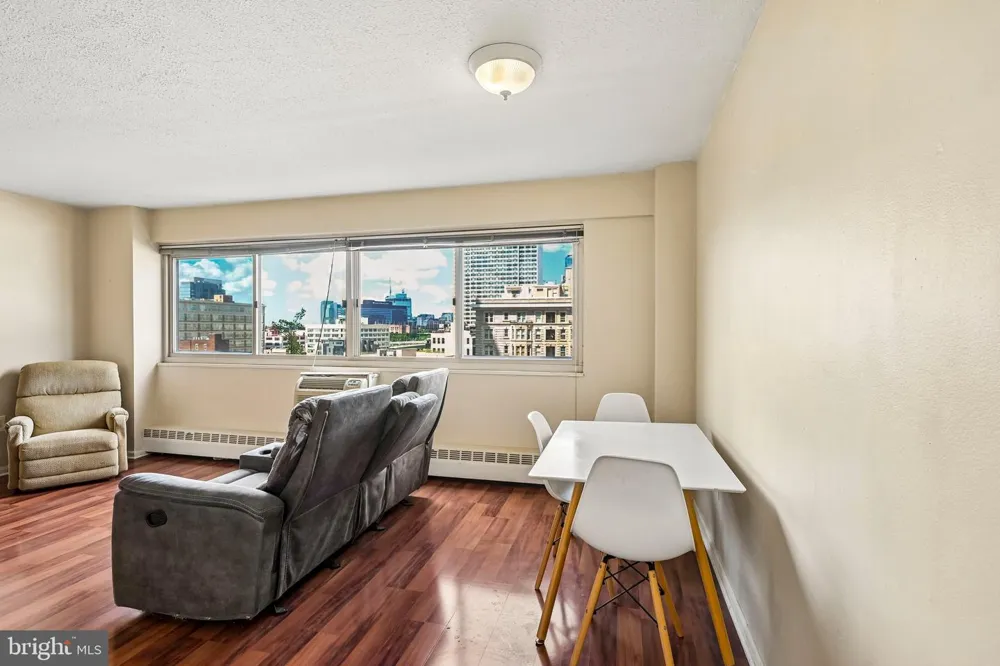 2101 CHESTNUT STREET #817 Philadelphia, PA 19103