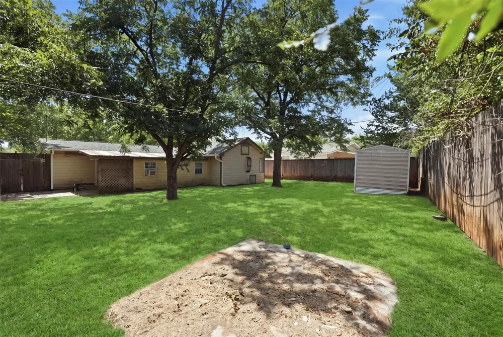 1218 Diana Drive Arlington, TX 76011
