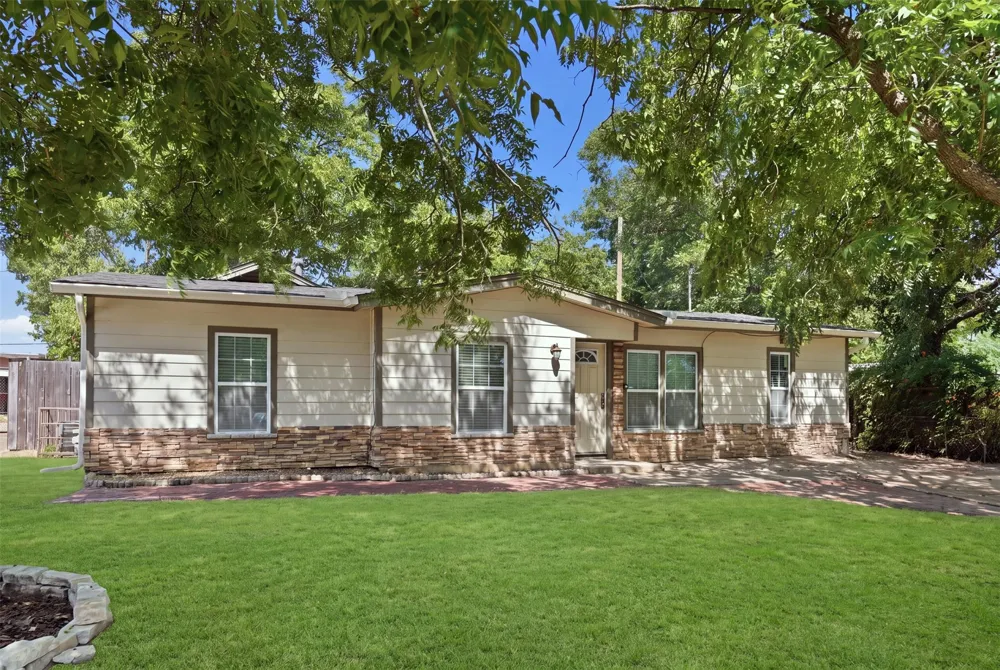1218 Diana Drive Arlington, TX 76011