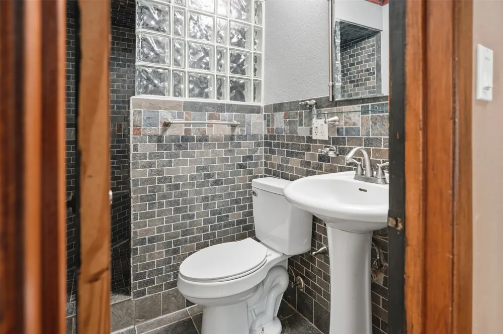 1218 Diana Drive Arlington, TX 76011