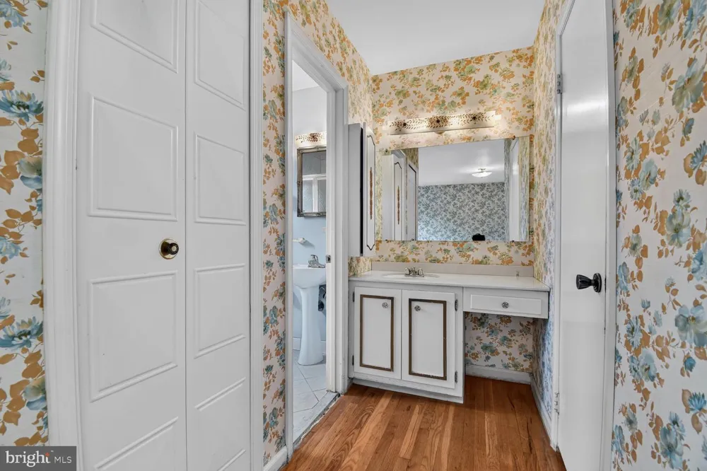 7905 IVYMOUNT TERRACE Potomac, MD 20854