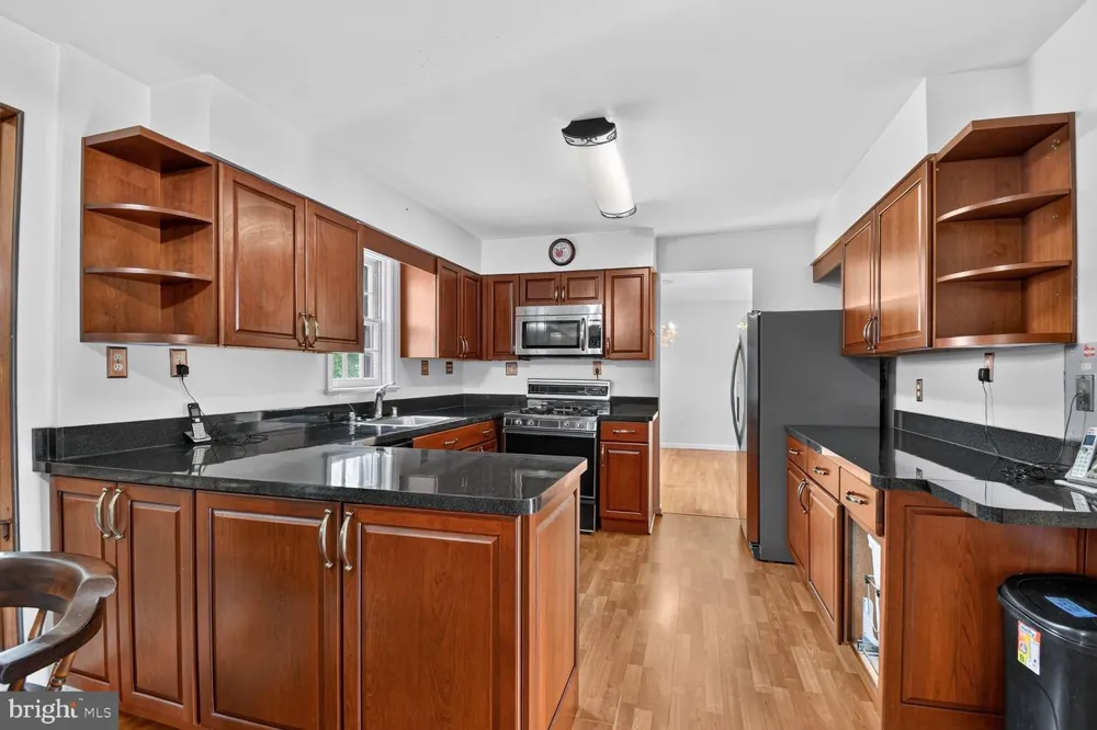 7905 IVYMOUNT TERRACE Potomac, MD 20854