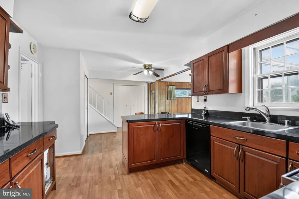 7905 IVYMOUNT TERRACE Potomac, MD 20854