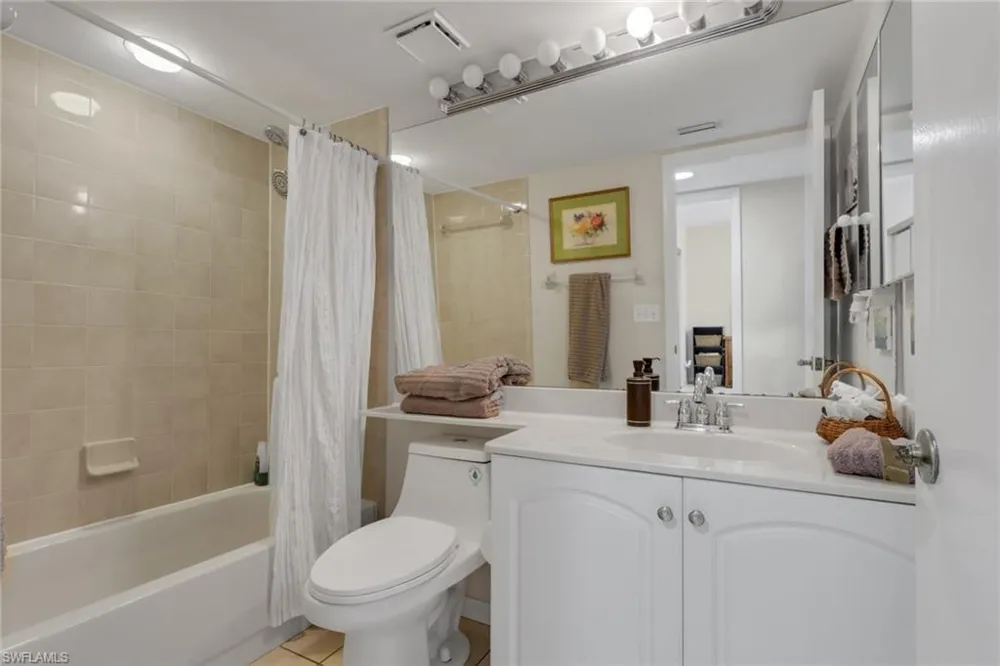 5770 Trailwinds Drive #213 Fort Myers, FL 33907