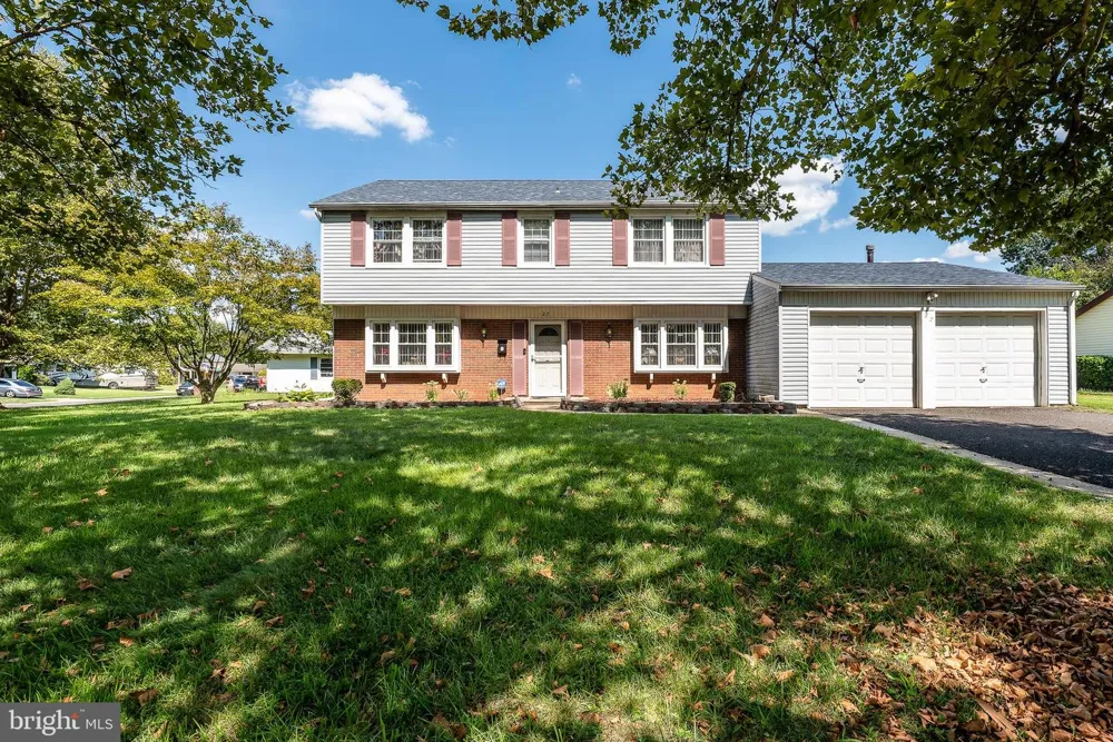 27 EAST LANE Willingboro, NJ 08046