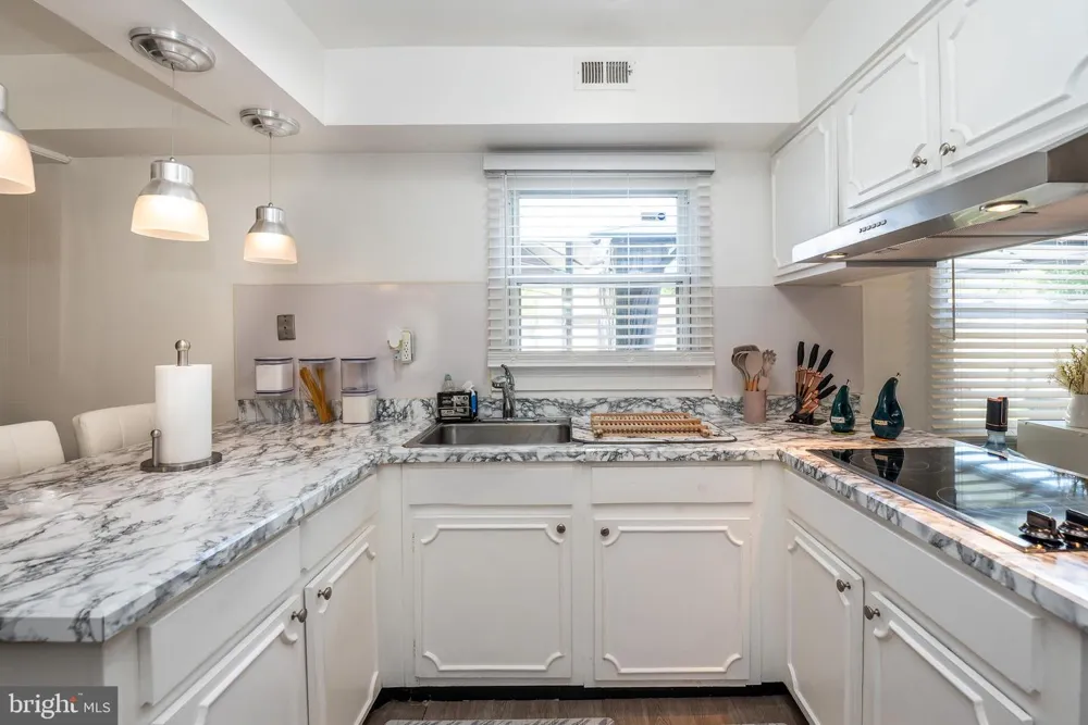 27 EAST LANE Willingboro, NJ 08046